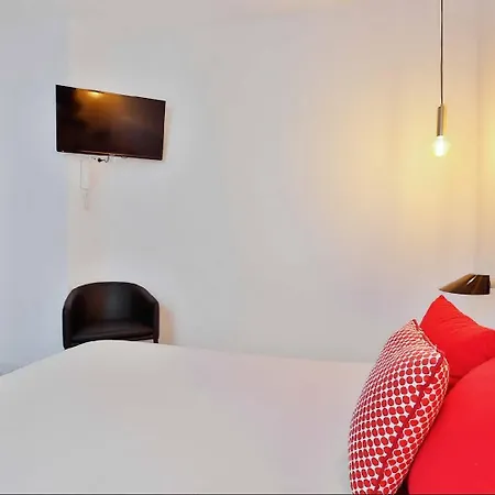 Guest house Oyo Leiva 3*